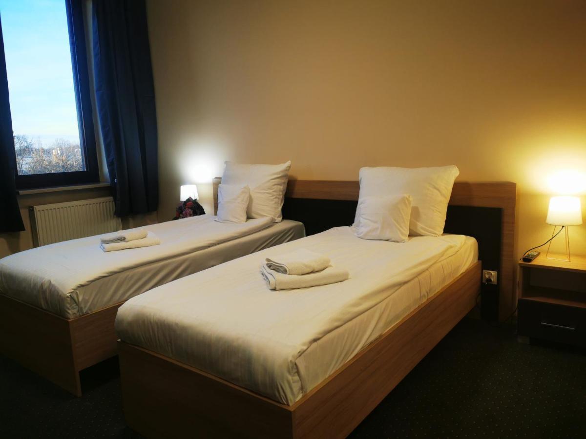 Fort Hotel Варшава Экстерьер фото