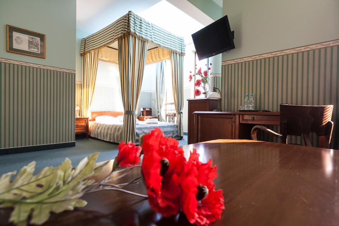 Fort Hotel Варшава Экстерьер фото