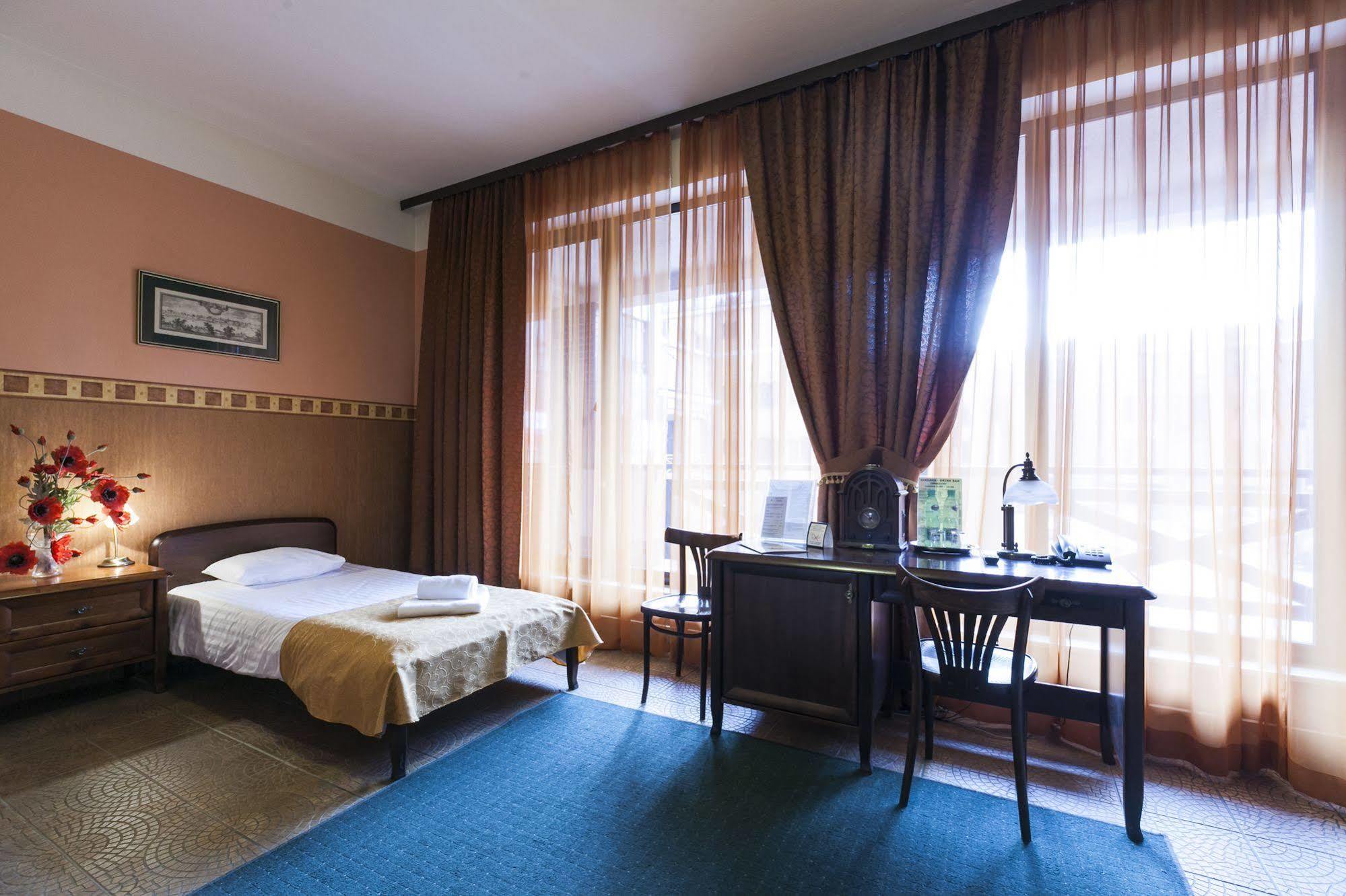 Fort Hotel Варшава Экстерьер фото